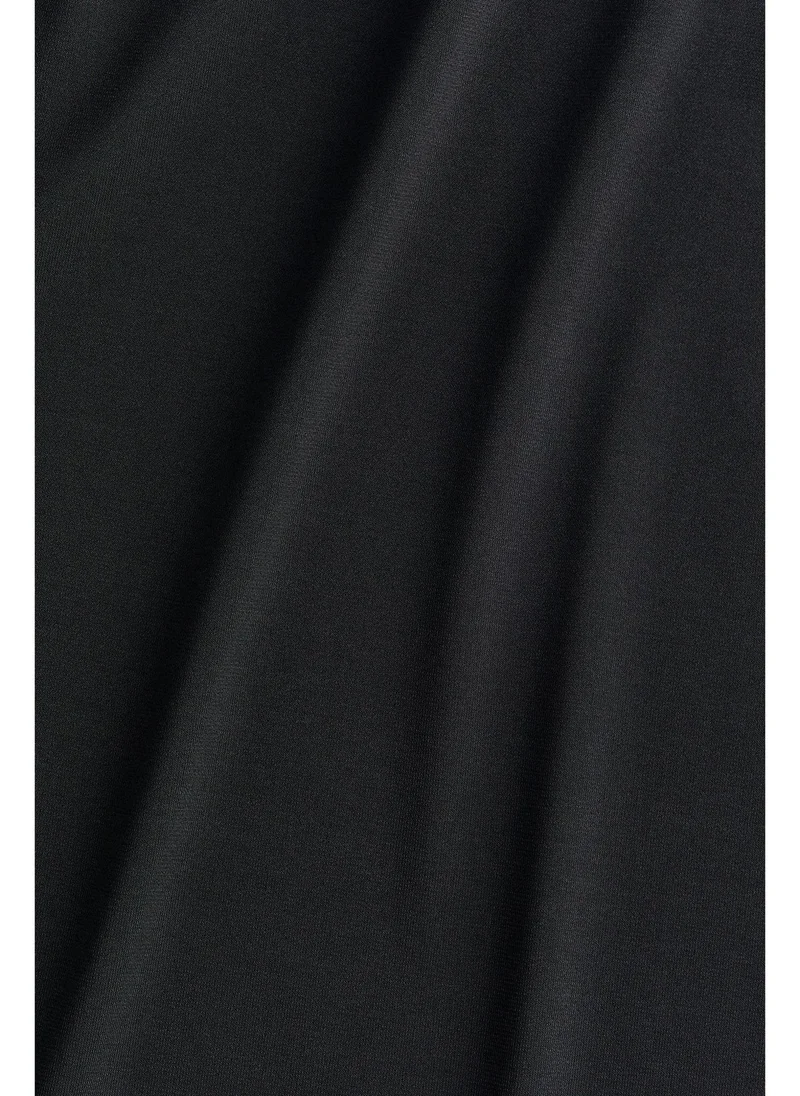 اتش اند ام بلوزة بقبة مرتفعة من نسيج مايكروفايبر