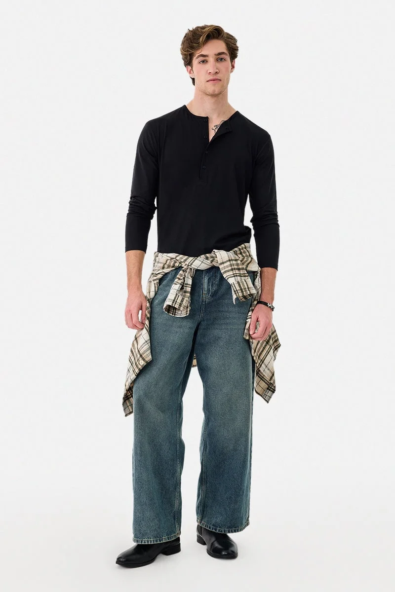 سنيتش تيشيرت بياقة هينلي بقصة عادية مطاطية