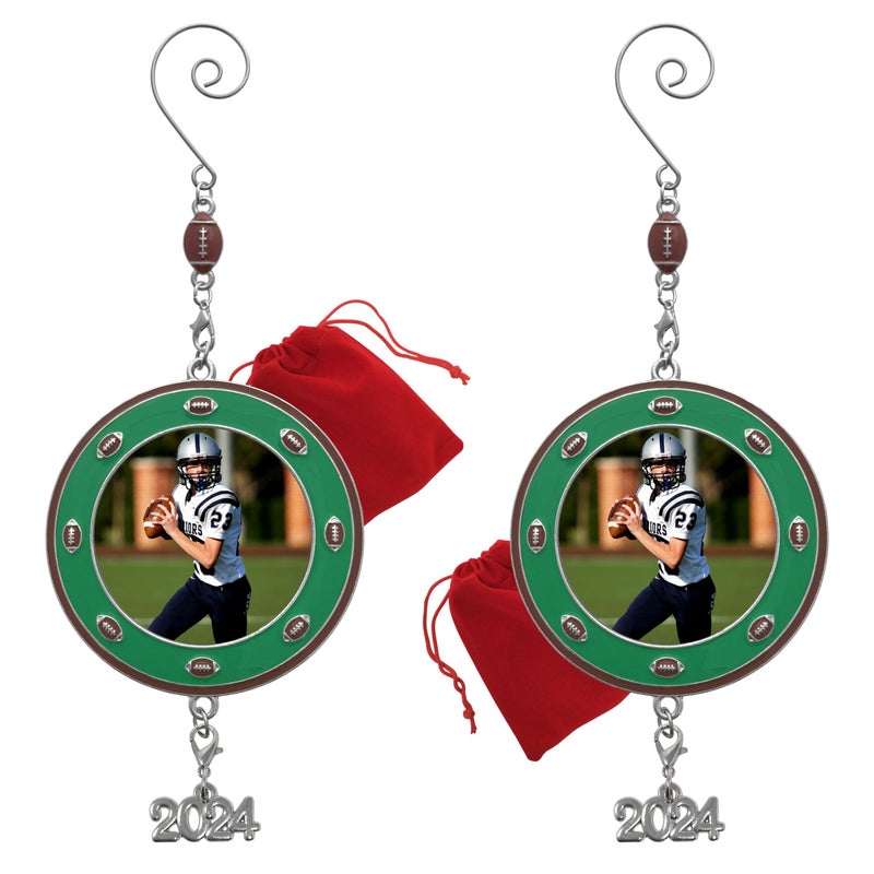 بانبيري ديزاينز صورة كرة القدم زخرفة عيد الميلاد المؤرخة 2024 - حلية صورة لاعب الرياضة المتأخير. - Image 2