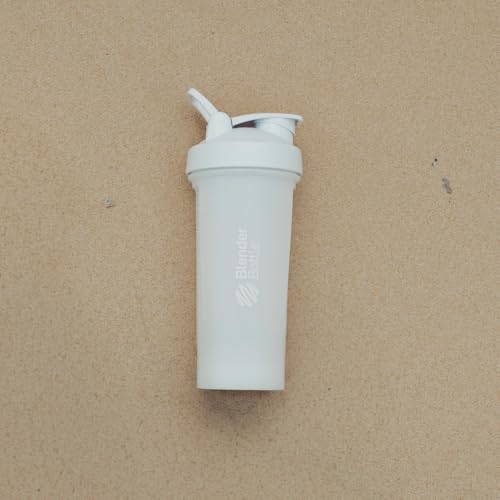 BlenderBottle زجاجة خلط بلندر بوتل كلاسيك V2 مثالية لاهتزازات البروتين وما قبل التمرين، سعة 32 أونصة، بيضاء - Image 2