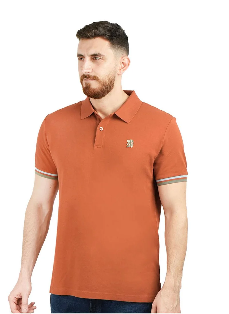جيوردانو قميص بولو رجالي عالي الأداء بقصّة Slim Fit مطرز بنقشة أسد