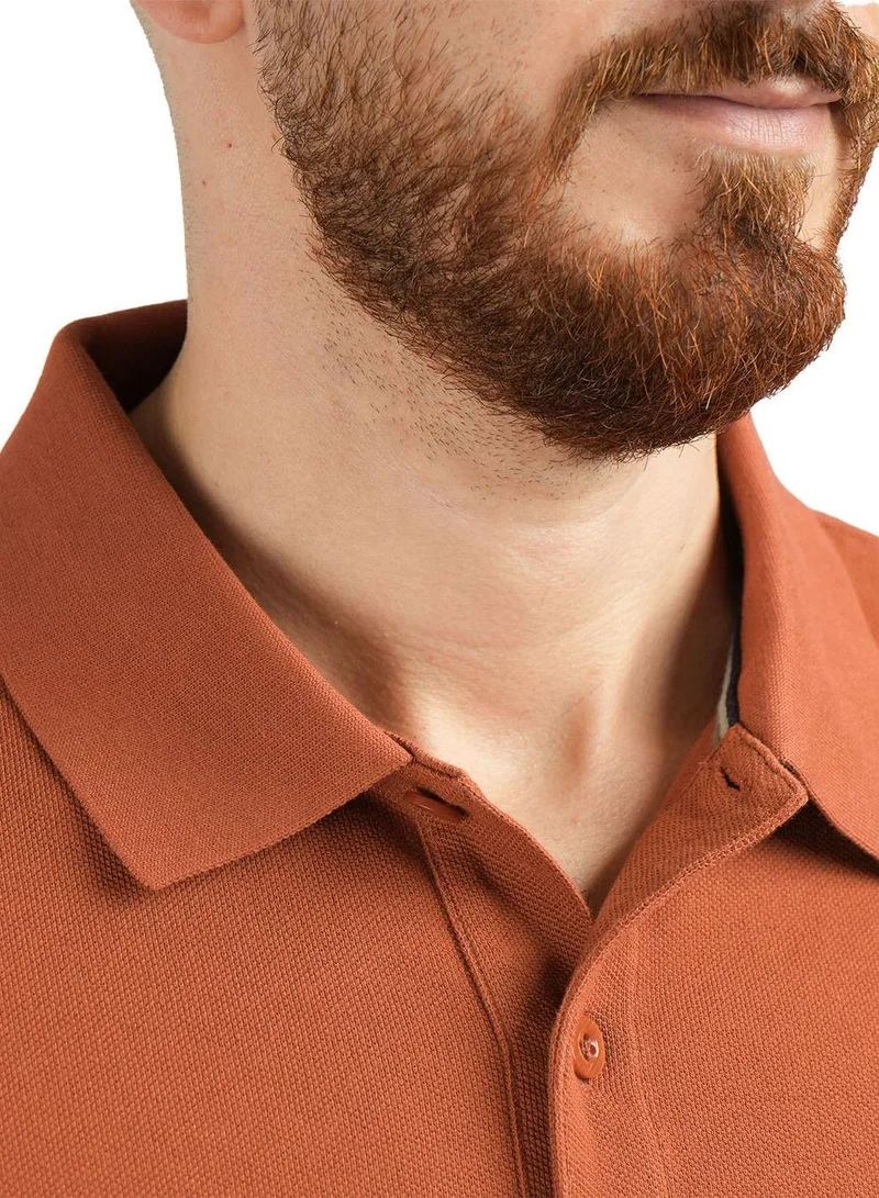 جيوردانو قميص بولو رجالي عالي الأداء بقصّة Slim Fit مطرز بنقشة أسد