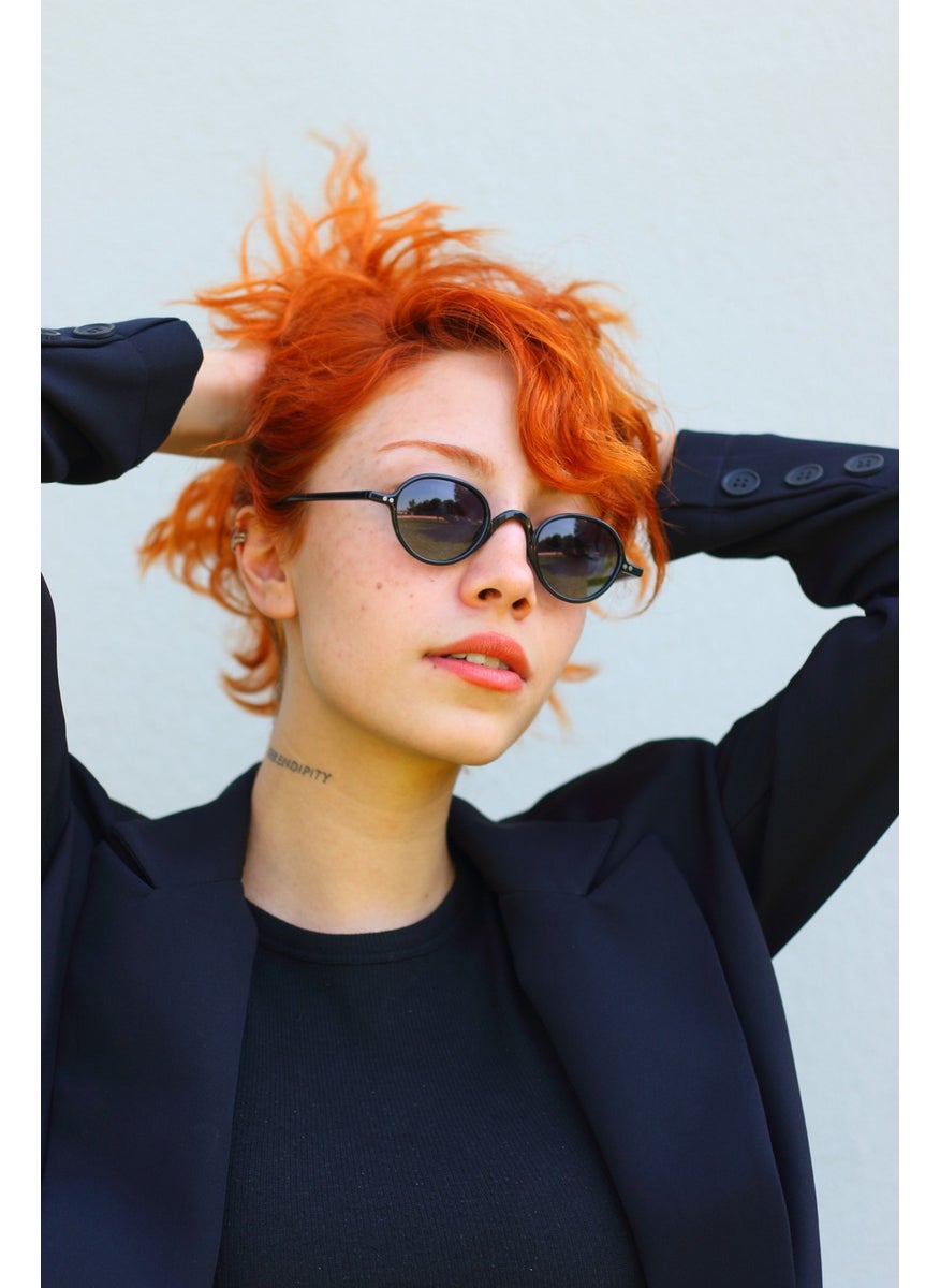 Focus On Gravity Black Retro Polarized Sunglasses  - Image 5