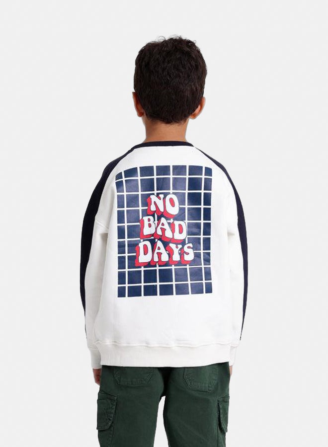 بلاي مور سويت شيرت قطني للأعمار الكبيرة – كريمي مع طباعة "No Bad Days" - Image 3