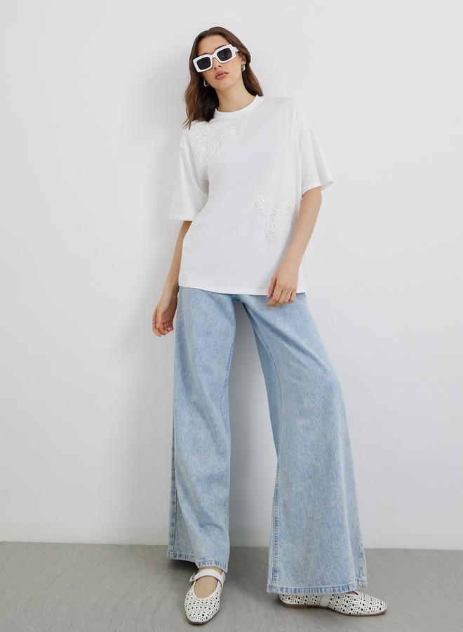 تايك تو تيشيرت فضفاض بأكمام قصيرة وتفاصيل دانتيل - Image 2