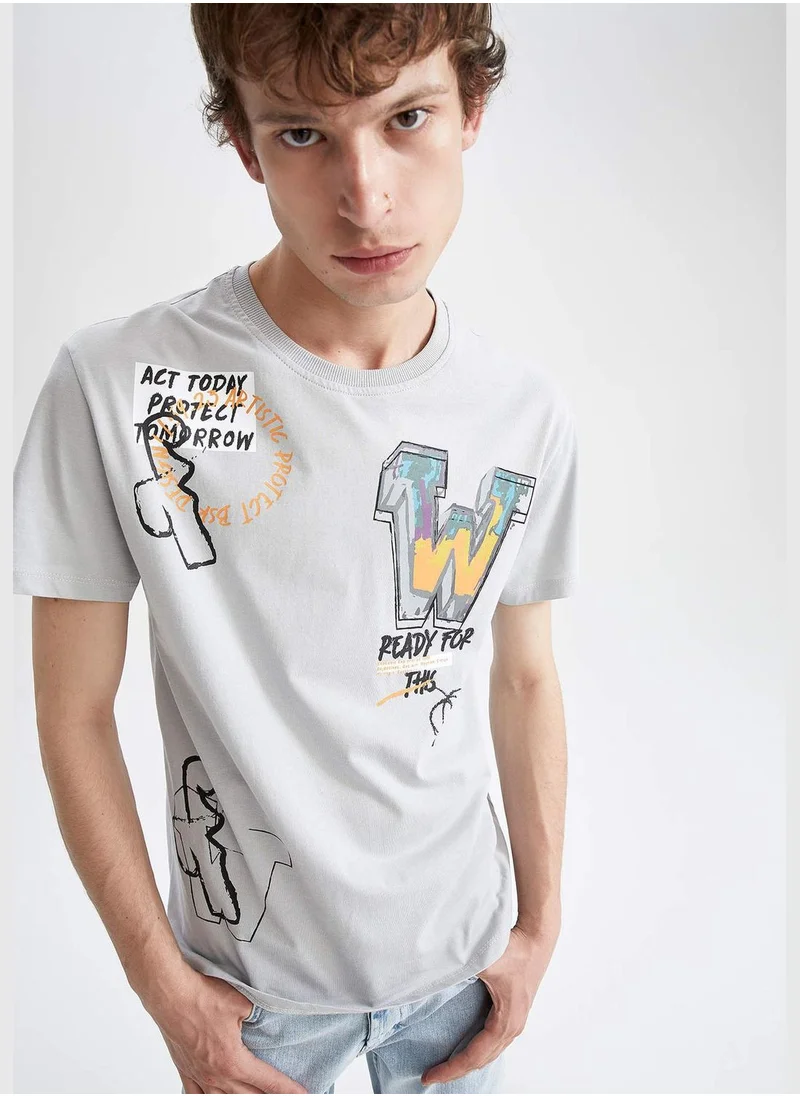 ديفاكتو Regular Fit T-Shirt