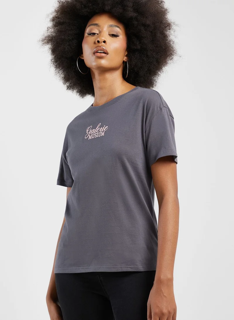 MUSIUM DIV. Essential T-Shirt