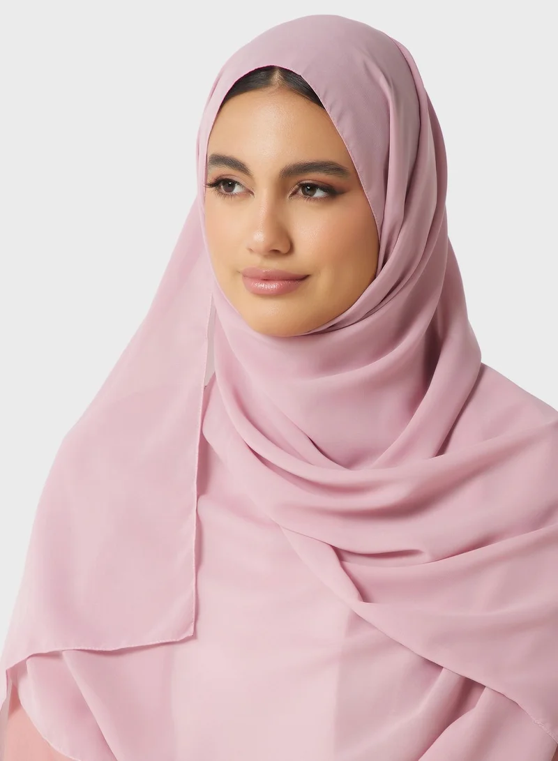 هيا كلوزيت عباية مطرزة بفتحة أمامية
