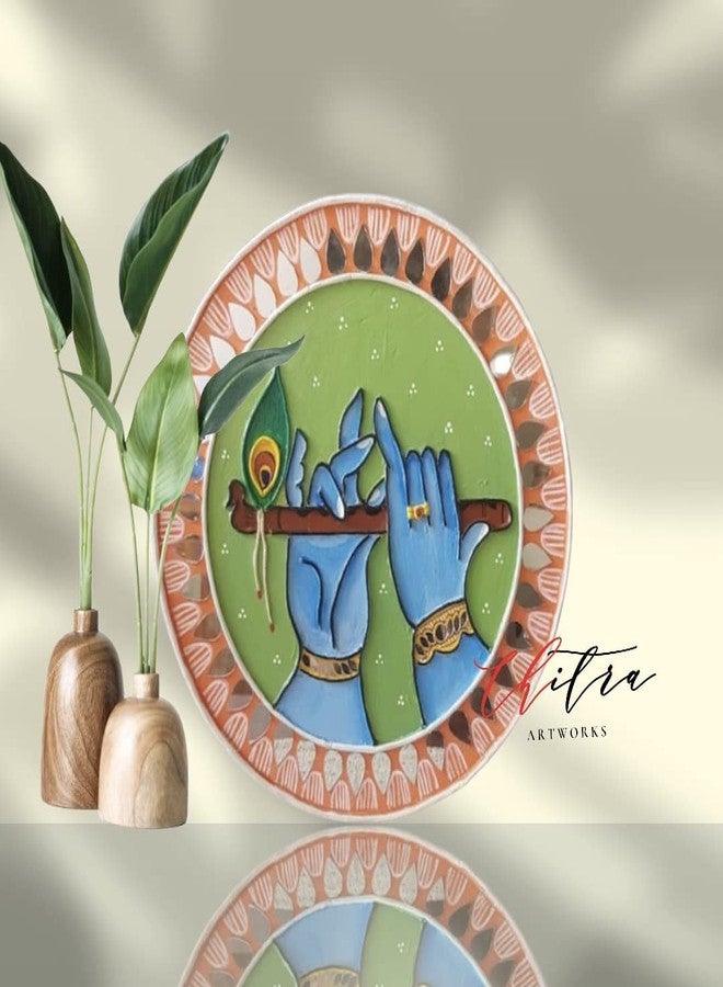 Chitra Artworks لوحات بيتشواي من شيترا آرت ووركس على أطباق خشبية دائرية - فن بيتشواي متعدد الألوان مرسوم يدويًا، ديكور هندي تقليدي، لوحة جدارية عرقية، حرفة فريدة، هدية مميزة. المقاس: 8-10 بوصة، مجموعة من 8 قطع. - Image 2