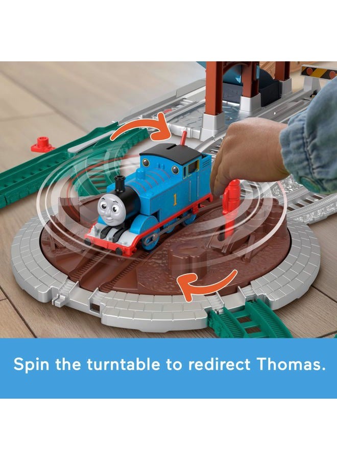 Thomas & Friends Toy Train Playset by Fisher-Price, Load & Launch Barrel Delivery with Classic Motorized Engine & Cargo Car, 18 Feet of Track - Image 4