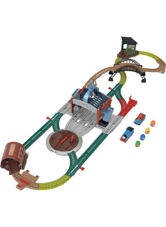 Thomas & Friends Toy Train Playset by Fisher-Price, Load & Launch Barrel Delivery with Classic Motorized Engine & Cargo Car, 18 Feet of Track - Image 1