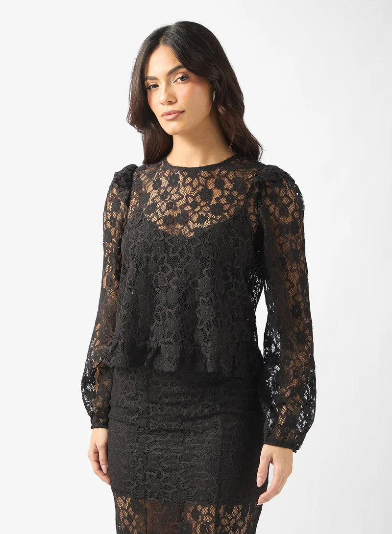 فيرو مودا بلوزة بأكمام طويلة وتفاصيل دانتيل من فيمميتا