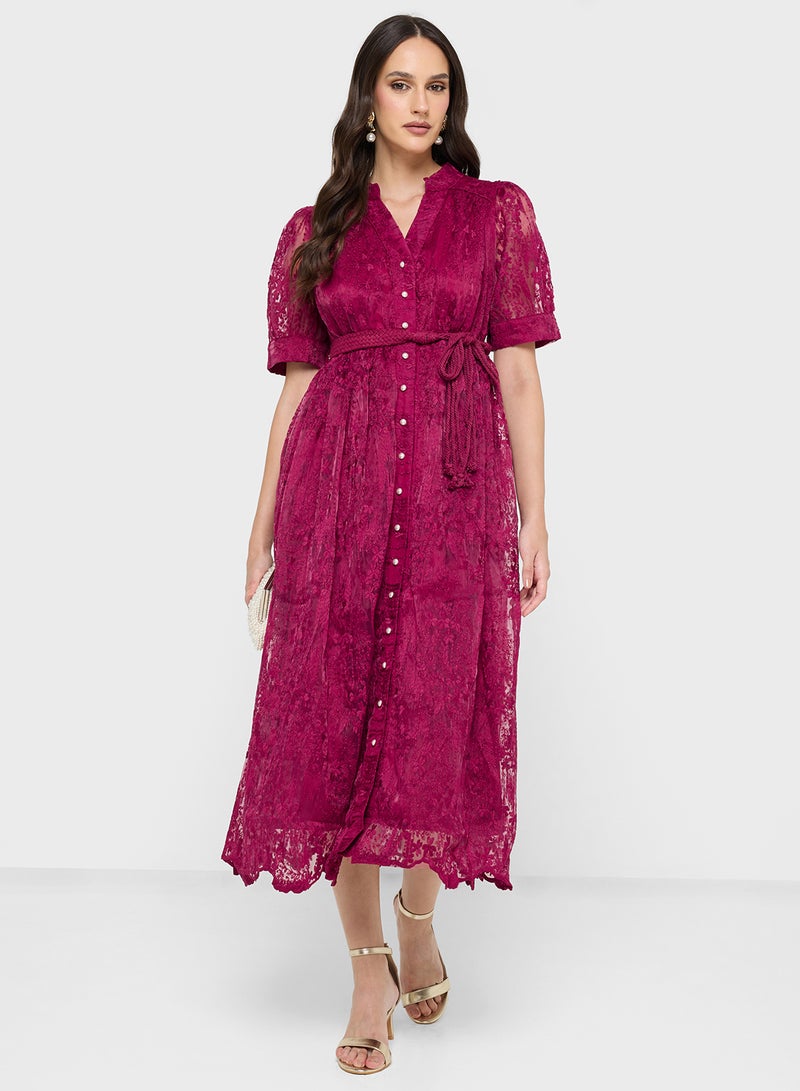 فستان دانتيل بأكمام منفوشة