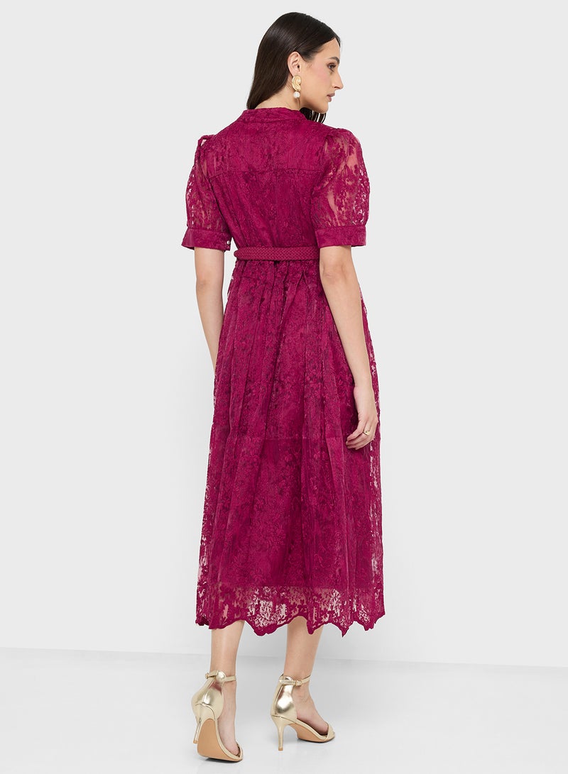 فستان دانتيل بأكمام منفوشة