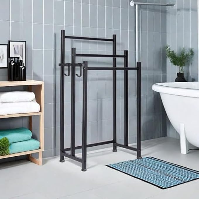 حامل مناشف معدني قائم بذاته بثلاث طبقات، مقاس 3385 بوصة، حامل مناشف حمام أرضي مع خطافات جانبية، منظم حمام قائم لتخزين مناشف اليد ومناشف الغسيل بجوار حوض الاستحمام أو الدش، كبير، أسود - Image 4