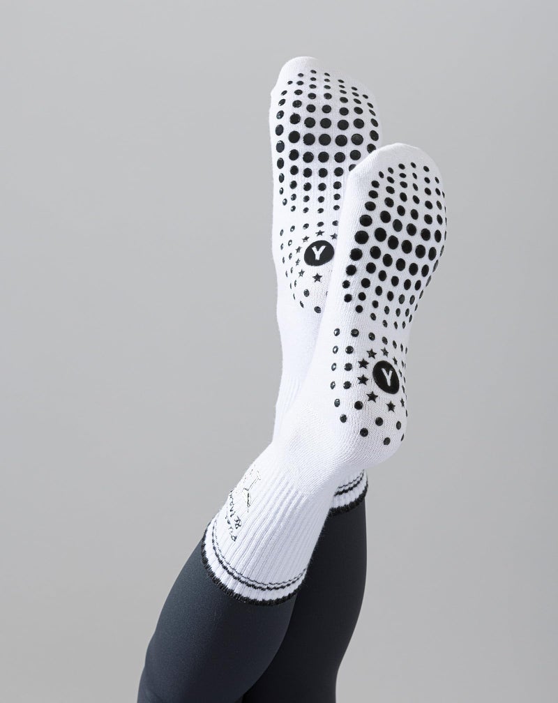 Yawlsow Pilates Grip Socks for Women Yoga Grippy Socks Cute Barre Non Skid Athletic Crew Sticky Sock Workout Hospital (US, Alpha, One Size, Regular, Regular, 2 Pack-Bow & Martini) - Image 4
