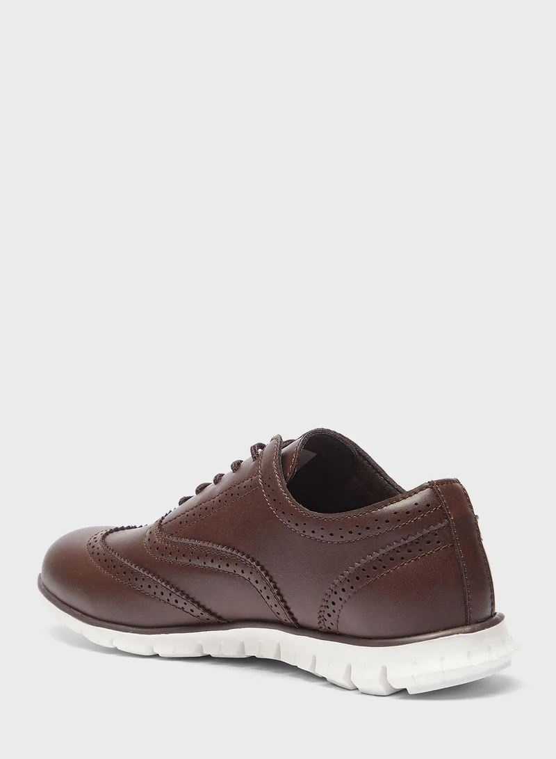 سيليست سنيكرز برباط منخفض