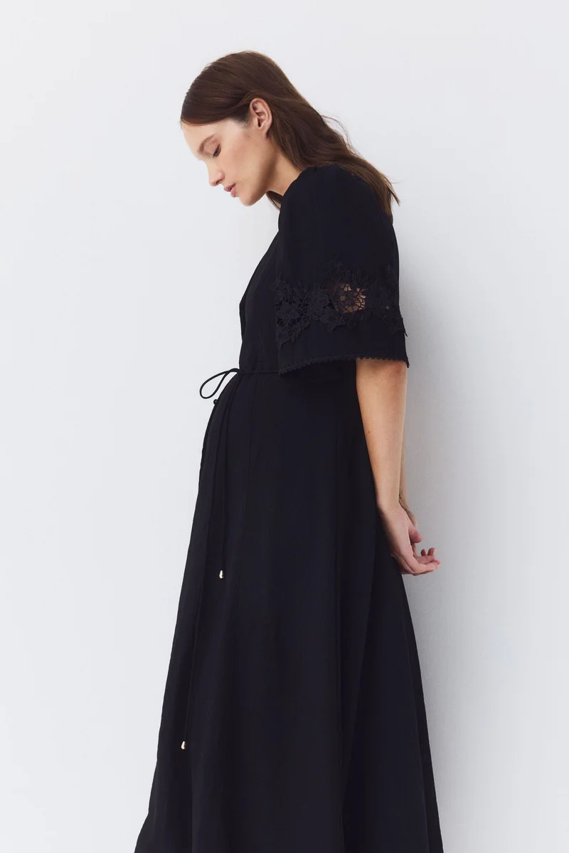 H&M MAMA Crinkled broderie anglaise dress