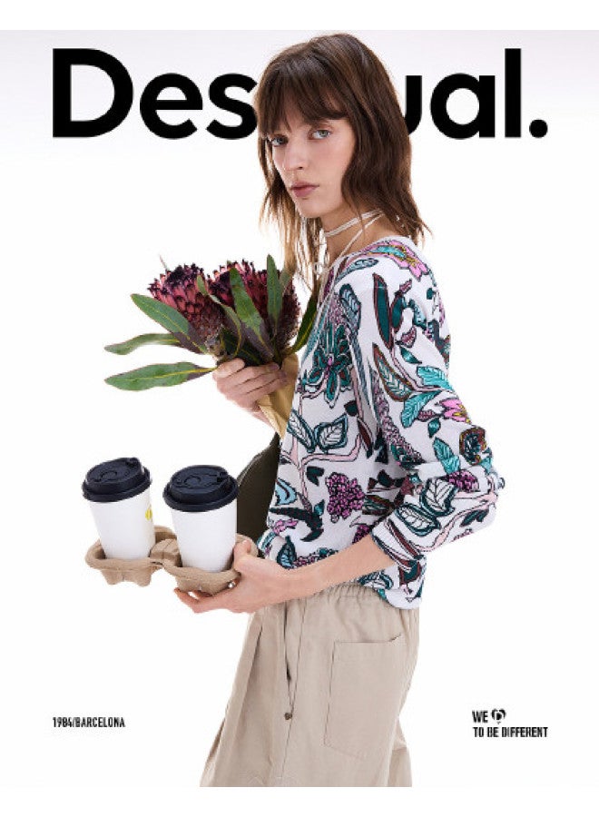 DESIGUAL سويت شيرت نسائي بياقة دائرية محبوك برسومات زهور مرسومة باليد، مجموعة خريف/شتاء 2025 - Image 1
