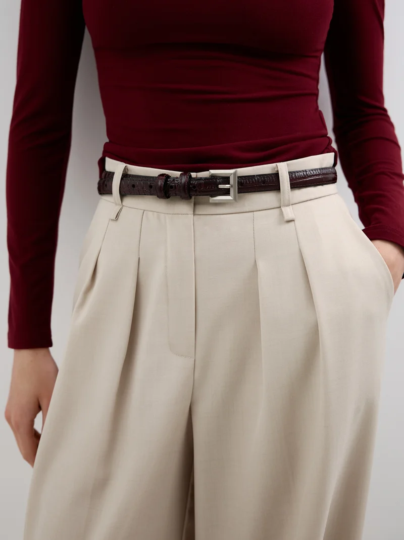 ليتشي حزام رفيع من الجلد المزخرف مع مشبك مربع