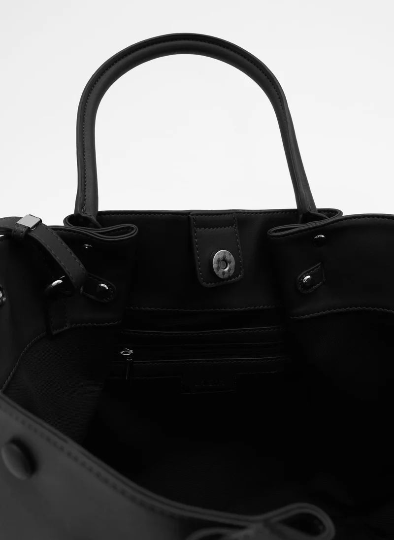 Lichi Trapezoidal bag with clasp closure