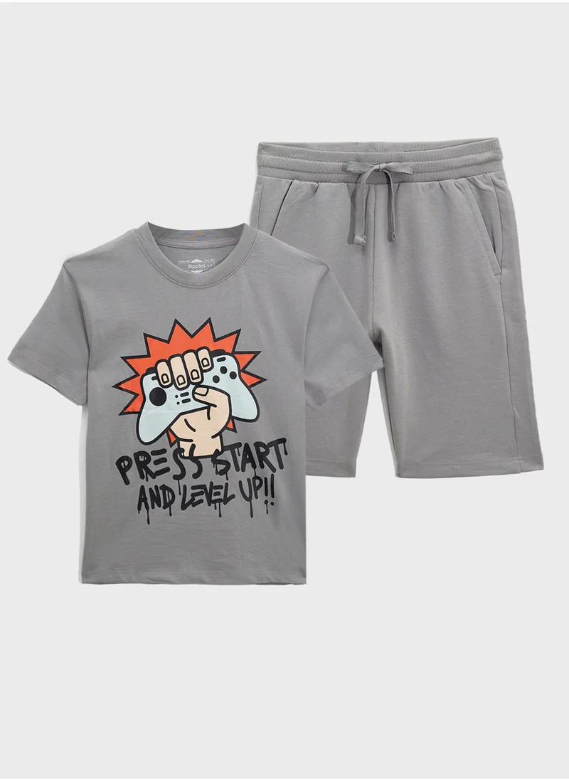 ريبلز مع نمشي Oversized T-Shirt & Shorts Set