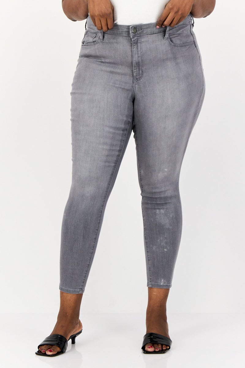 Universal Thread Women Plus Size Lightly Wash Stretchable Denim Jeans, Grey - Image 1