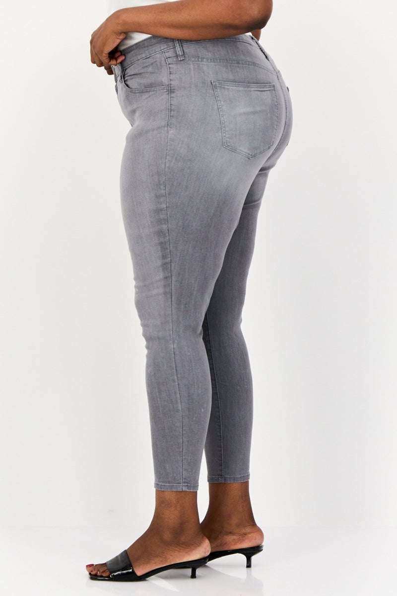 Universal Thread Women Plus Size Lightly Wash Stretchable Denim Jeans, Grey - Image 2