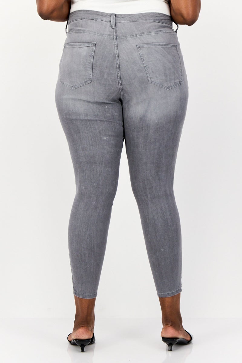 Universal Thread Women Plus Size Lightly Wash Stretchable Denim Jeans, Grey - Image 3