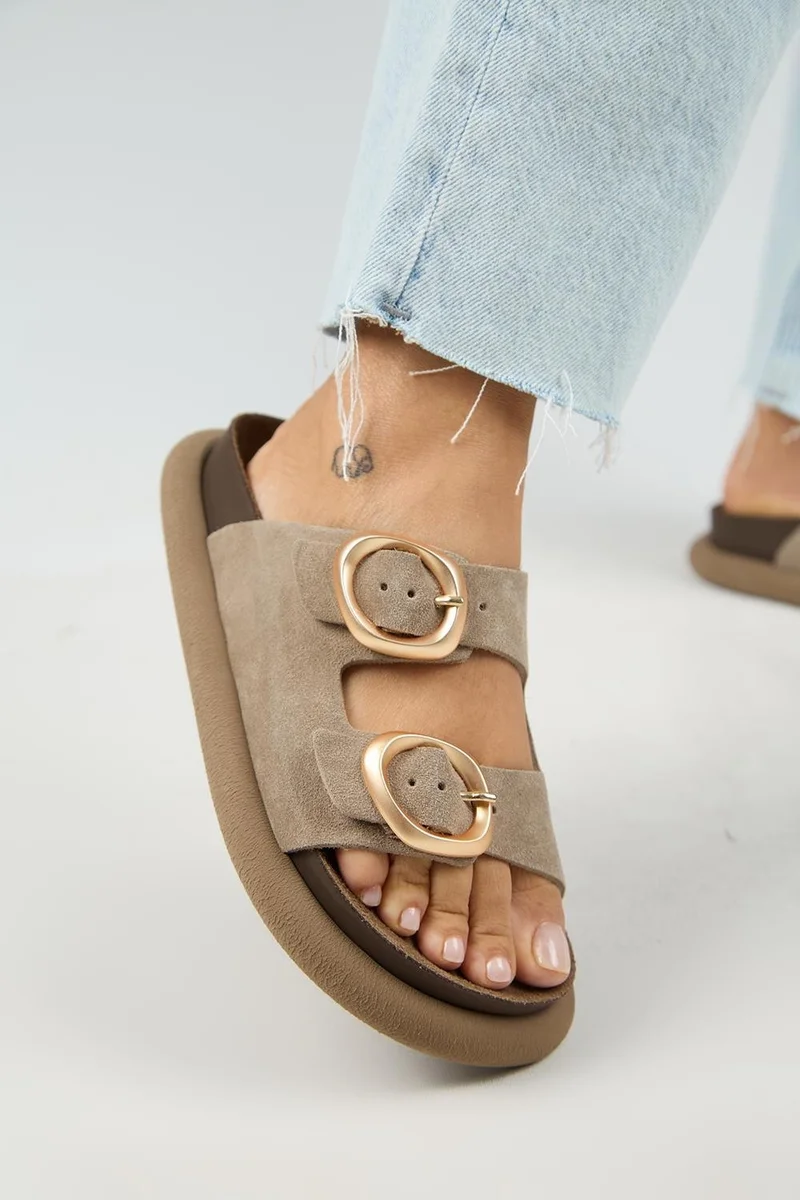 مانجيرو شباشب مانيجيرو ناردوتشي النسائية من الجلد الطبيعي مع إبزيم مزدوج من فرو المنك