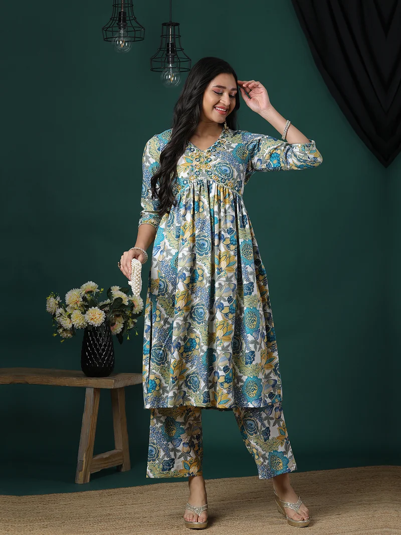 globus Women Floral Printed High Slit Thread Work Kurta With Trousers