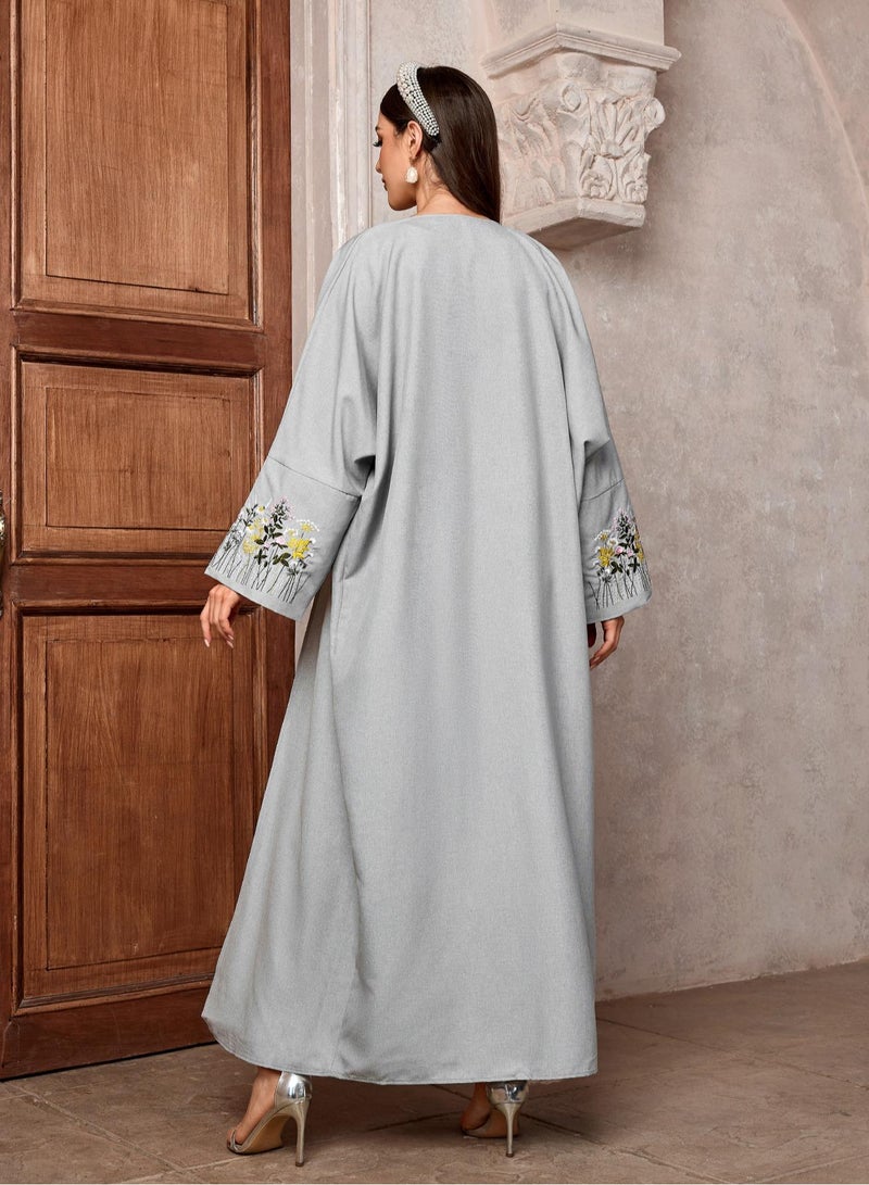 Saraia عباءة أنيقة باللون الرمادي الفاتح مع أكمام مزخرفة بالزهور - Image 4