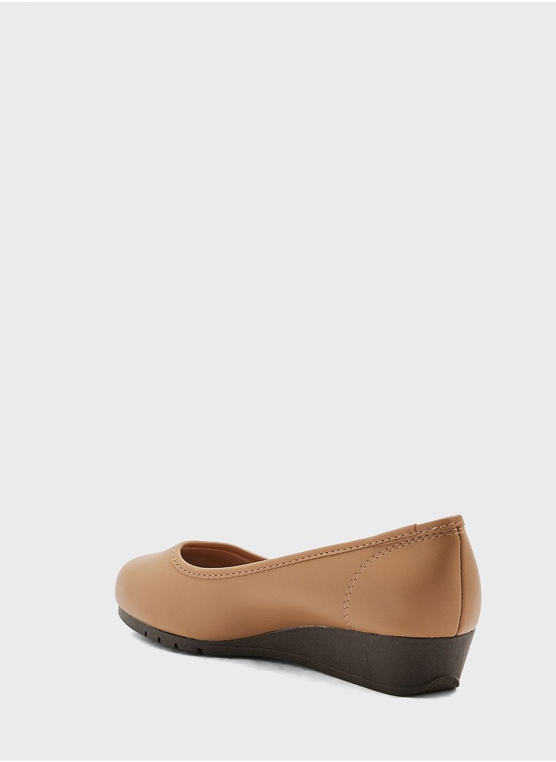 MOLECA - Alicia Close Toe Mid Heel Pumps - Image 1