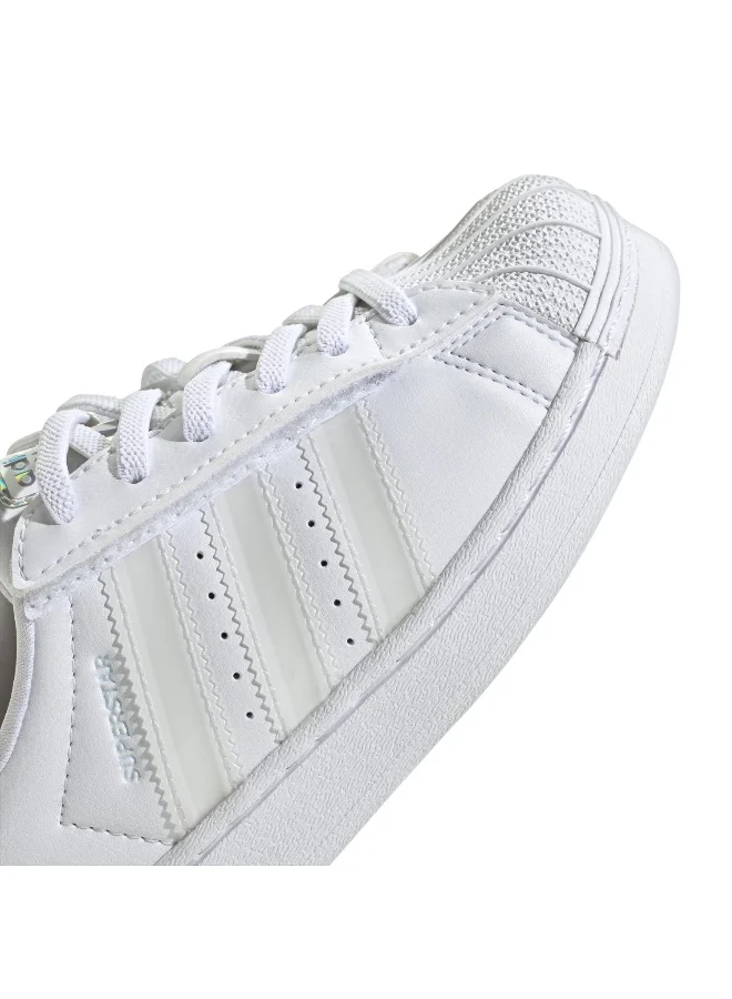 adidas سنيكرز سوبرستار بإضاءة LED للأطفال (أولاد وبنات) مقاس 2.5