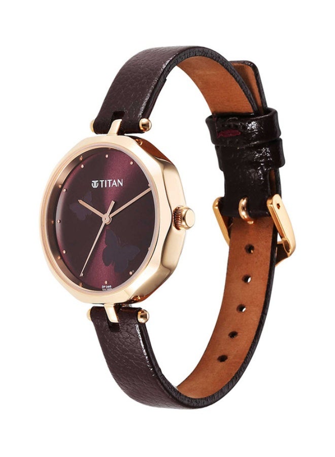 TITAN ساعة تيتان كاريشما التناظرية بقرص دائري ماروني وحزام جلد بني للنساء -2702WL01 - Image 3