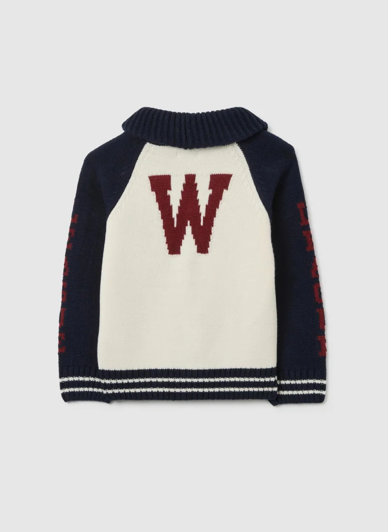 او في اس كارديجان أطفال أبيض وأزرق بقصة عادية من أو في إس