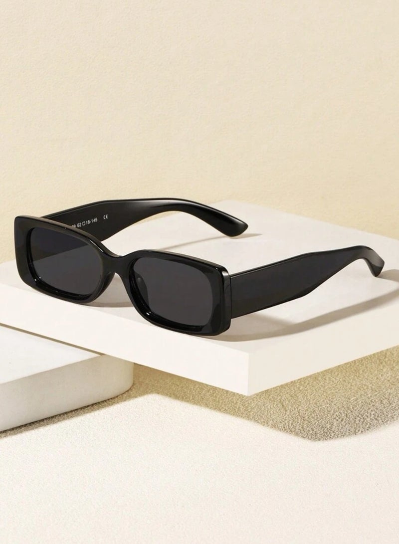 Casual collection Elegant And Modern Women's Black Sunglasses - Image 3