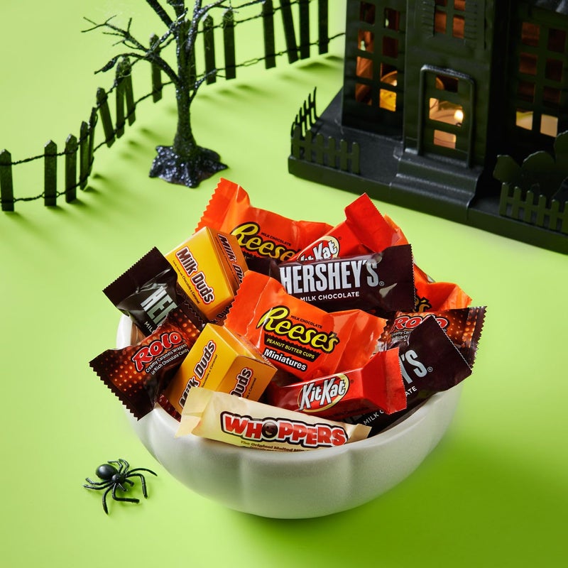 Hershey's Hershey Miniatures Assorted Flavored, Halloween Candy Bulk Bag, 35.93 oz (115 Pieces) - Image 4