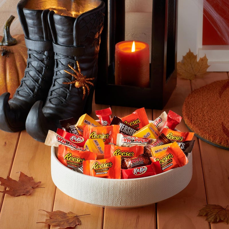 Hershey's Hershey Miniatures Assorted Flavored, Halloween Candy Bulk Bag, 35.93 oz (115 Pieces) - Image 3