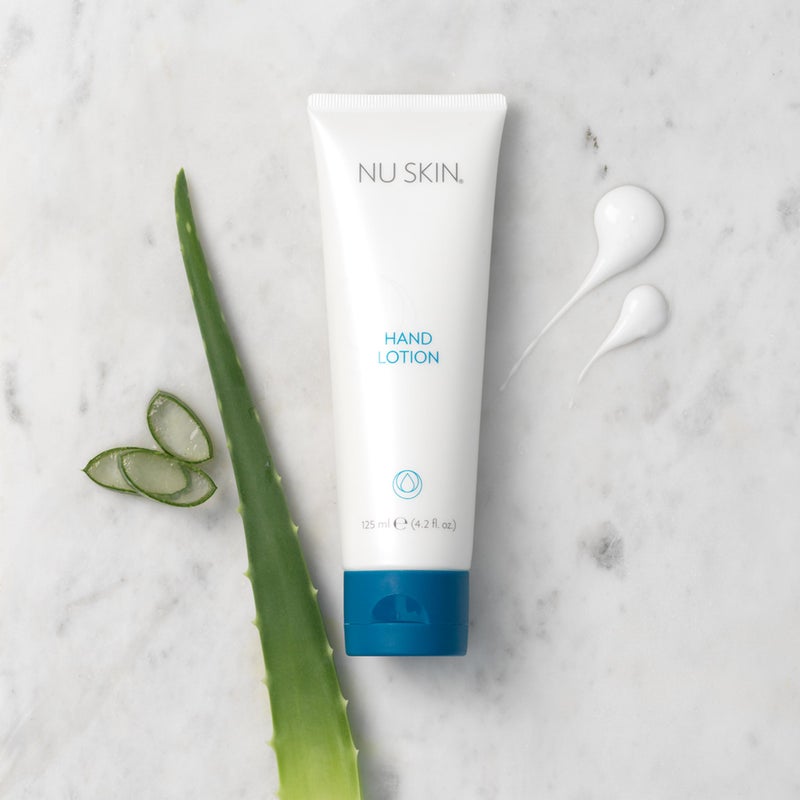 Nu Skin نيو سكين - لوشن اليدين | استعادة وترطيب وتنعيم يديك مع هذا اللوشن المغذي - تركيبة غير دهنية لبشرة ناعمة ومرنة - مختبر من قبل أطباء الجلد ومثالي للاستخدام أثناء التنقل - Image 3