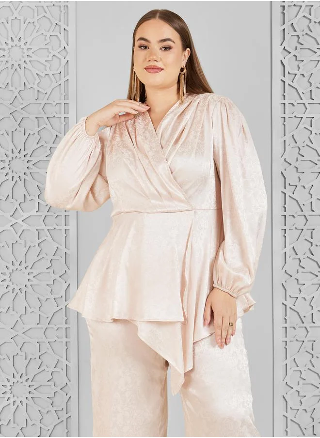 ستايلي Plus Satin Jacquard Asymmetric Hem Top and Wide Leg Pant Set