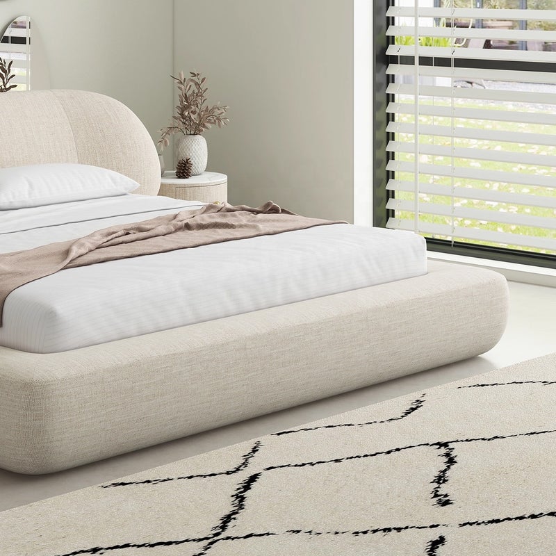 الزخارف للمفروشات سرير سوني عصري بتنجيد قماش كتان مع لوح رأس منحني ومبطن، تصميم منخفض فاخر لغرفة النوم – لون كريمي بيج، مقاس كوين 160×200 سم - Image 4