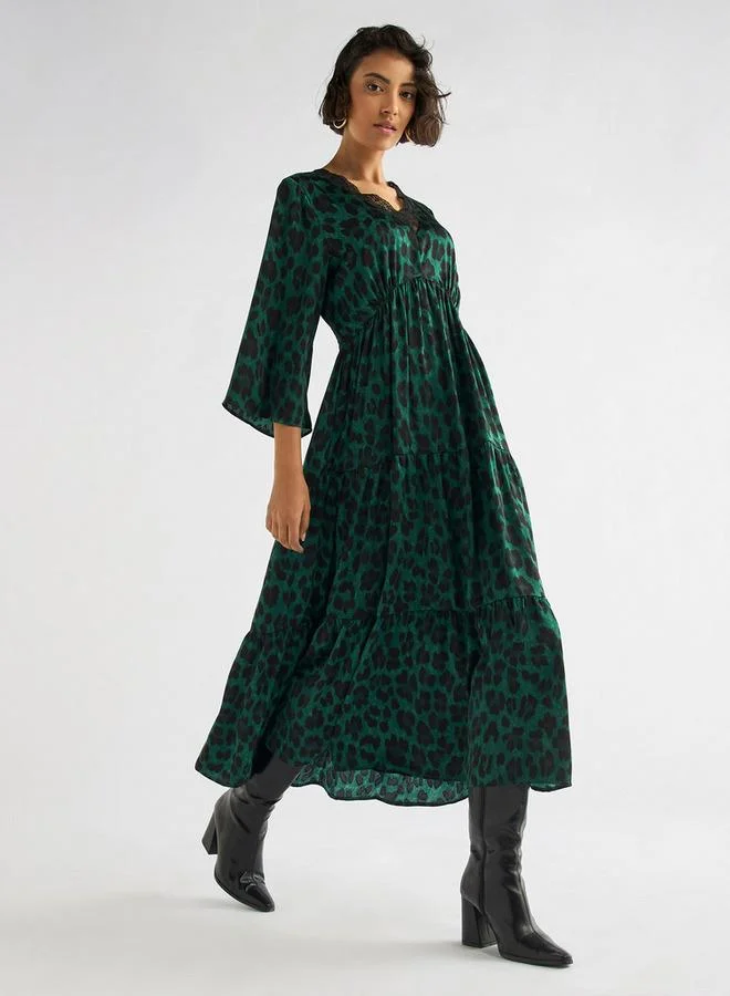 سبلاش فيڤ فستان ميدي بطبعات حيوانات وتفاصيل دانتيل وأكمام 3/4