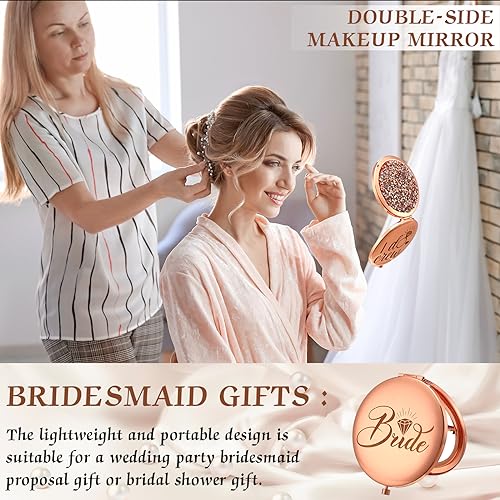 Barydat مجموعة هدايا وصيفات العروس 10 قطع مع مرآة مكبرة مدمجة للعرائس فريق "أقول نعم" هدايا اقتراح وصيفات السفر مرآة صغيرة لحقيبة المكياج مرآة جيب للنساء حفلة الزفاف، ذهب وردي - Image 5
