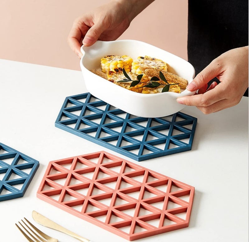 DORMICO Soft Silicone Drying Mat Multi-Use Trivets Non-Slip Drink Coaster Reusable Cup Mat Insulated Pad Flexible Durable Trivets for Kitchen Worktops (Pack of 4) - Image 5