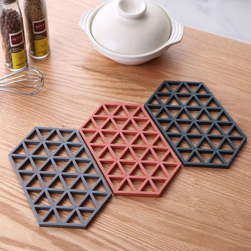 DORMICO Soft Silicone Drying Mat Multi-Use Trivets Non-Slip Drink Coaster Reusable Cup Mat Insulated Pad Flexible Durable Trivets for Kitchen Worktops (Pack of 4) - Image 2