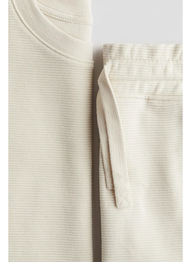 H&M 2-piece T-shirt and shorts set