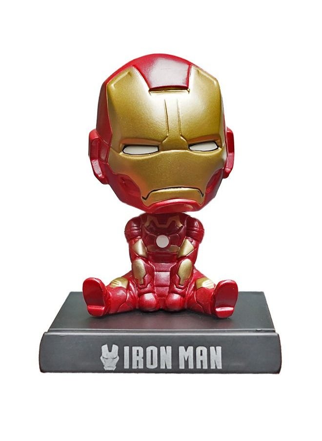 آيرون مان الرجل الحديدي Bobblehead مع قاعدة، تماثيل بوليريسين ممتازة، زخرفة سيارة كرتونية إبداعية للبطل مع حامل هاتف محمول 9*12 سم  - Image 1