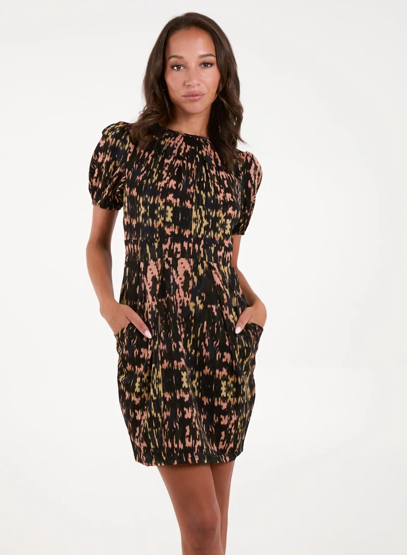 بلو فانيلا فستان بتصميم ياقة دائرية وزهرة التوليب