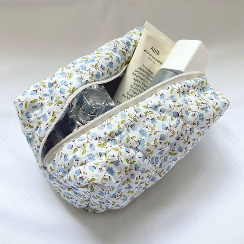 Selling Floral Cosmetic Bag Travel Skin Care Zipper Bag Wash Bag Small Fresh Cosmetic Storage Bag - Image 1